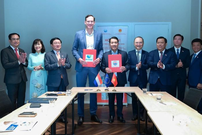 Hùng Nhơn và De Heus đặt trọng tâm hợp tác vào chuyển đổi xanh, giảm phát thải và phát triển chuỗi sản xuất bền vững.