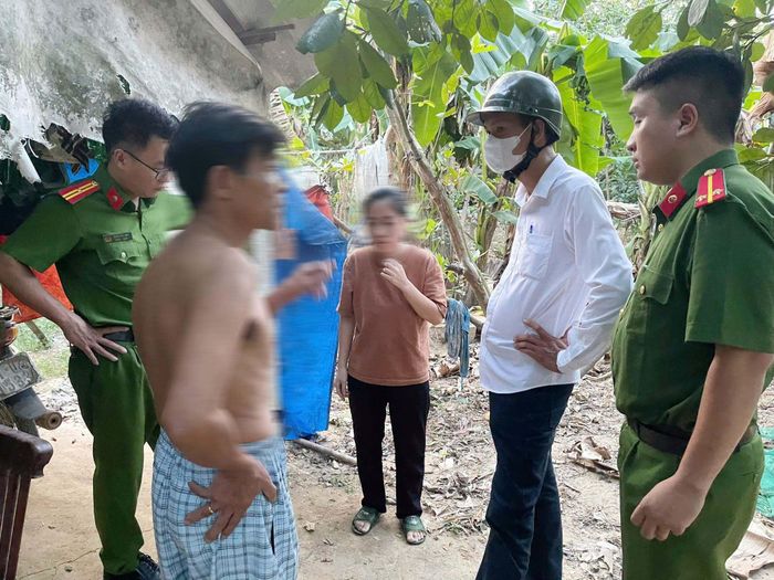 Công an kiểm tra nơi ở của T.V.S. trú phường Hương Trà và phát hiện chị T.M. cùng con nhỏ tại đây. (Ảnh: Công an Thái Nguyên).