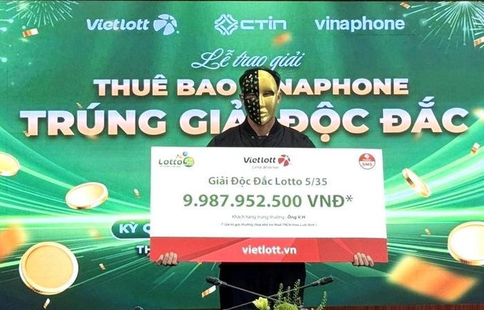 Ông H. ở Quảng Trị trúng giải độc đắc xổ số quay nhanh Lotto 5/35 trị giá gần 10 tỷ đồng. (Ảnh: Đại Việt)