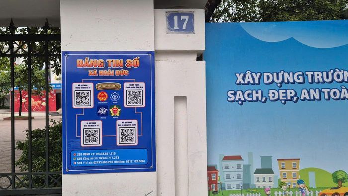 Mô hình “Bảng tin số” tích hợp mã QR đặt tại nhà văn hóa, khu sinh hoạt cộng đồng và các điểm công cộng, trường học. Ảnh: VH
