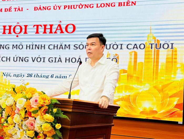Phó Vụ trưởng Vụ Y tế và Thể thao (Ban Tuyên giáo và Dân vận Trung ương) Vũ Hồng Huy phát biểu đề dẫn tại hội thảo. Ảnh: Nguyên Bảo