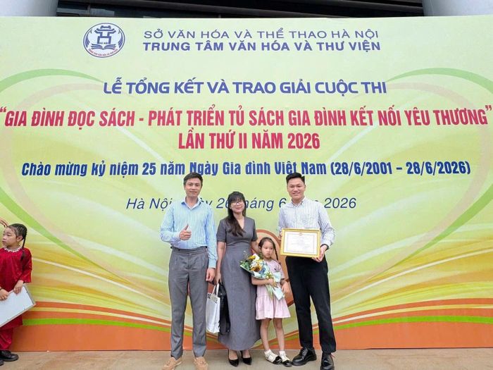 Gia đình anh Nguyễn Danh Sơn xuất sắc giành giải Nhất. Ảnh: AK