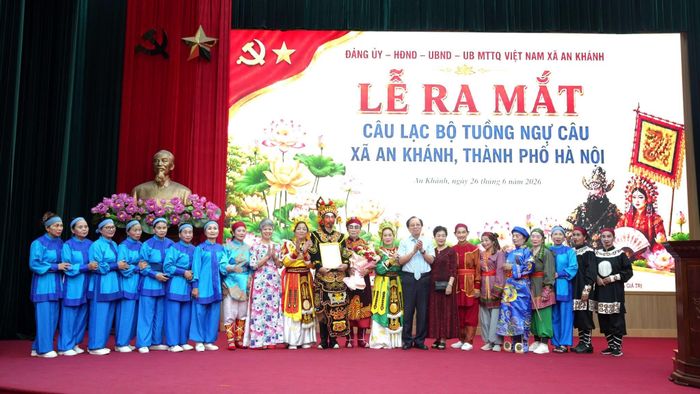 Ra mắt CLB nghệ thuật tuồng thôn Ngự Câu. Ảnh: AK