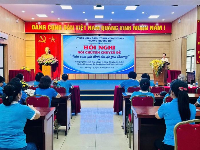 Chuyên gia chia sẻ về giá trị của bữa cơm gia đình. Ảnh: ND