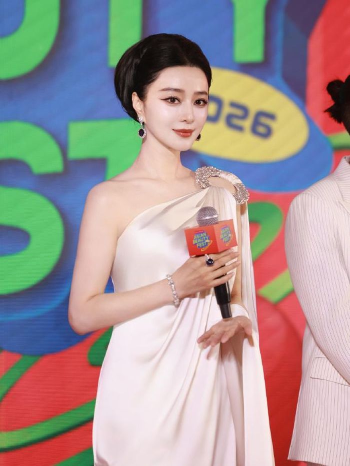  Minh tinh xứ Trung gây ấn tượng với visual trẻ trung, thanh lịch và kiều diễm. Ảnh: Sina. 