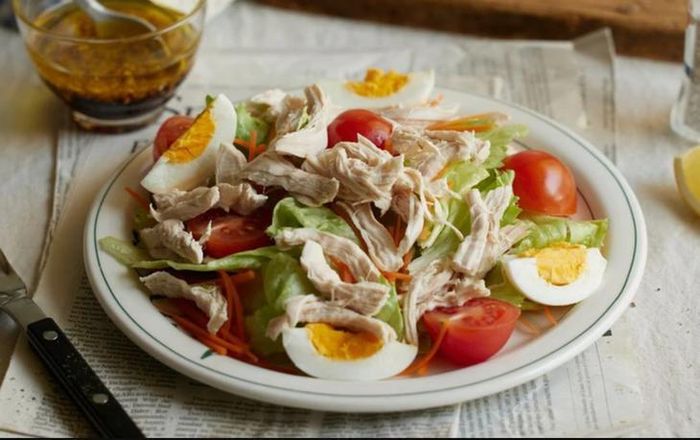 Ăn ức gà giàu protein giúp giảm cân, giảm mỡ và duy trì cơ bắp.