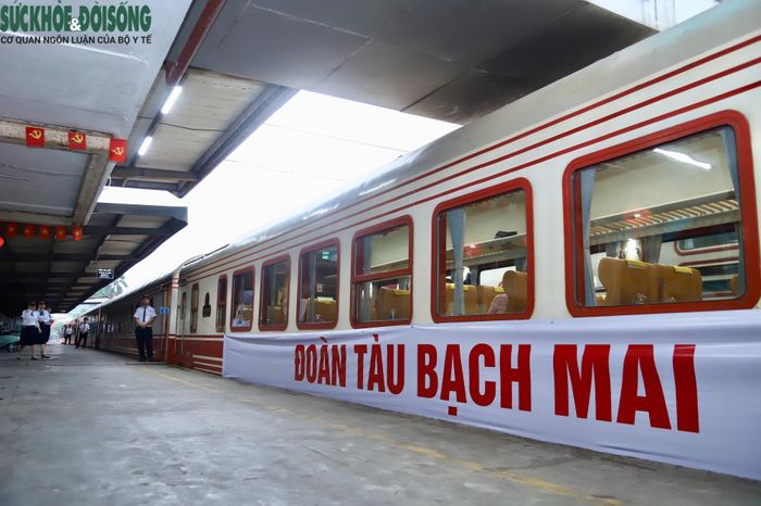 Đoàn tàu được tổ chức theo mô hình chuyên biệt, hướng tới phục vụ đội ngũ y, bác sĩ và nhân viên y tế với lịch trình cố định, góp phần rút ngắn thời gian di chuyển giữa Hà Nội và cơ sở Ninh Bình, đồng thời tạo điều kiện để đội ngũ y tế yên tâm công tác.