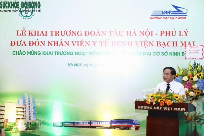 PGS.TS Đào Xuân Cơ khẳng định "Đoàn tàu Bạch Mai" là biểu tượng của sự kết nối, góp phần đưa y tế chất lượng cao đến gần người dân, đồng thời hỗ trợ vận hành hiệu quả Bệnh viện Bạch Mai cơ sở Ninh Bình.