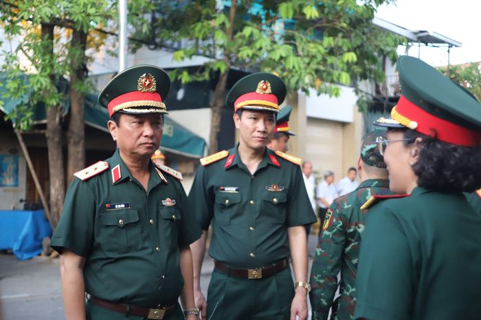 Tham dự và chỉ đạo buổi dò tìm có Trung tướng Hà Thọ Bình, Tư lệnh Quân khu 4 và ông Nguyễn Văn Mạnh, Phó Chủ tịch UBND TP Huế.