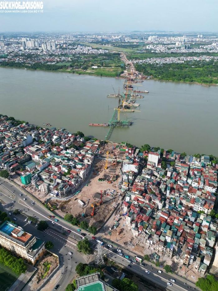 Cầu Trần Hưng Đạo sau khi hoàn thành được kỳ vọng kết nối hiệu quả khu vực trung tâm với phía đông Thủ đô, góp phần giảm tải giao thông qua sông Hồng.