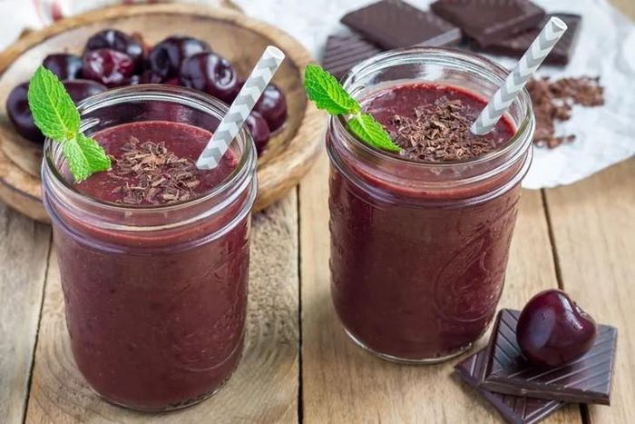 Sinh tố cacao và bột gan bò cung cấp thêm năng lượng nhờ lượng sắt cao cùng với vitamin B12, magie.