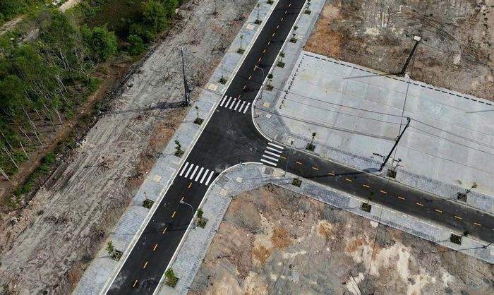 Theo thiết kế, dự án thực hiện san nền khoảng 2,69 ha, cắm mốc phân lô khoảng 89 lô đất ở có diện tích từ 120m² đến gần 293m² để phục vụ tái định cư.