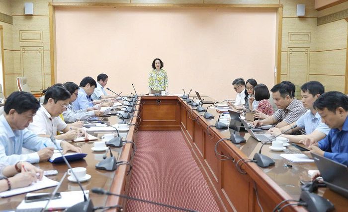 Thứ trưởng Bộ Y tế Nguyễn Thị Liên Hương phát biểu chỉ đạo tại buổi làm việc.