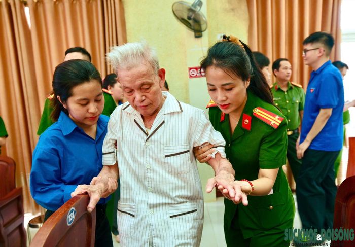 Việc thu nhận mẫu ADN không chỉ phục vụ xác định danh tính hài cốt liệt sĩ mà còn thắp lên hy vọng cho những gia đình đã mòn mỏi chờ tin người thân suốt nhiều thập kỷ.