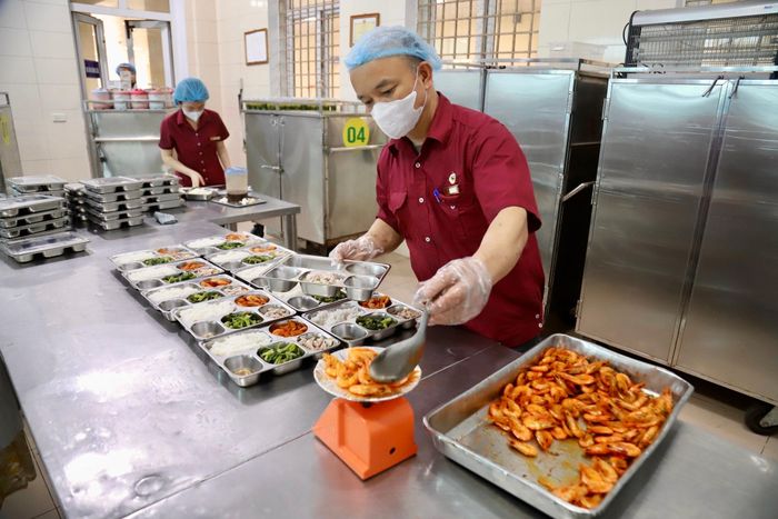 Dinh dưỡng đóng vai trò quan trọng với người bệnh, đặc biệt là người bệnh ung thư.