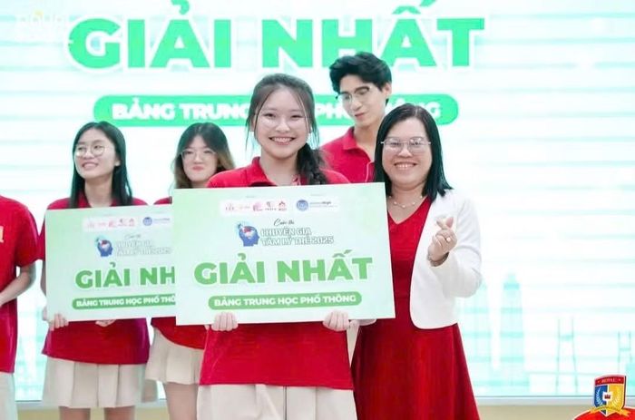  Khánh Thy chinh phục Giải Nhất cuộc thi "Chuyên gia Tâm lý trẻ". 