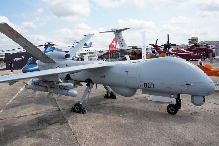 Hợp đồng mua sắm 3 UAV Anka-S trong giai đoạn một đã được ký kết vào tháng 5/2023 tại Triển lãm hàng không LIMA 2023 như một phần của thỏa thuận liên chính phủ giữa Malaysia và Thổ Nhĩ Kỳ.