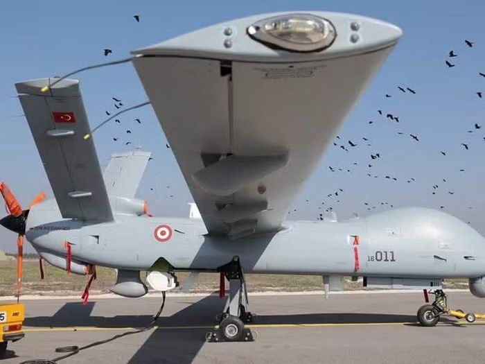 Tải trọng chiến đấu mà UAV Anka-S mang theo bao gồm hệ thống quang điện - hồng ngoại (EO/IR), radar khẩu độ tổng hợp (SAR) và hệ thống nhận dạng mục tiêu di động trên mặt đất (GMTI), những chiếc UAV nói trên sẽ không mang vũ khí.