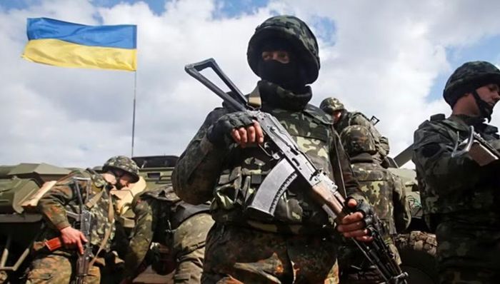 Ông Zelensky tuyên bố quân đội Ukraine sẽ phá hủy các trạm chuyển tiếp tín hiệu nằm dọc tuyến biên giới dài 1.000 km nếu Belarus không ngừng vận hành và chứng minh rằng nước này không hỗ trợ Nga.