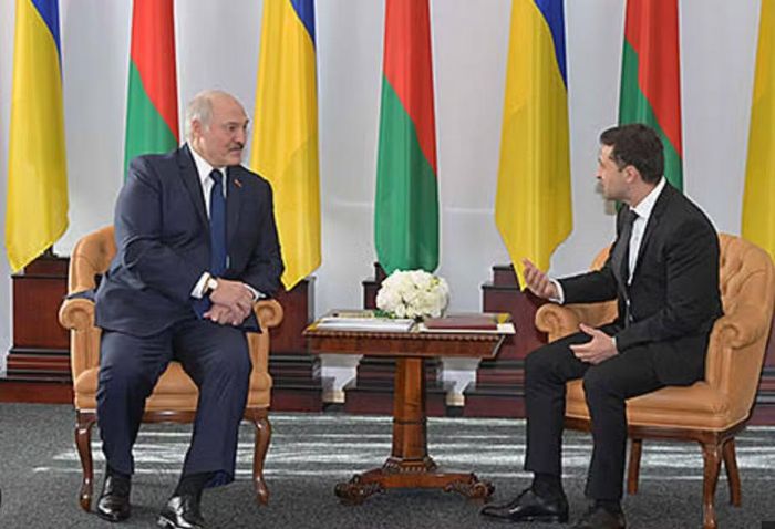 Trong tối hậu thư này, Kiev yêu cầu Belarus dỡ bỏ các hệ thống chuyển tiếp tín hiệu trên lãnh thổ nước này. Ukraine cáo buộc các hệ thống trên đang hỗ trợ Nga tiến hành các cuộc tập kích bằng máy bay không người lái.