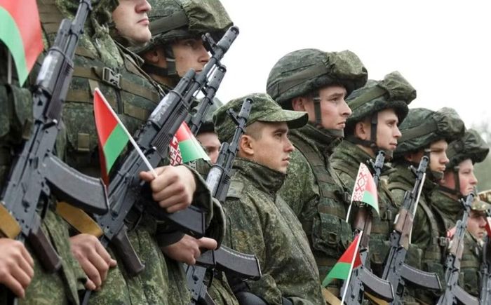 Tổng thống Ukraine đồng thời kêu gọi Belarus có những bước đi nhằm hạ nhiệt căng thẳng.