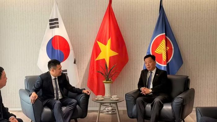Thiếu tướng Nguyễn Ngọc Quyền, Phó Giám đốc Công an TP Hà Nội hội kiến ngài Park Jeong Bo, Tư lệnh Sở Cảnh sát Thủ đô Seoul