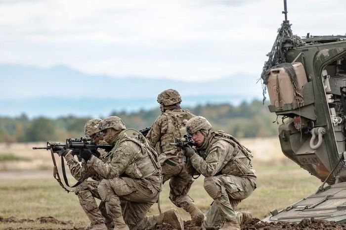 "NATO đang trải qua một sự chuyển đổi khổng lồ, có lẽ là lớn nhất trong lịch sử hình thành. Chúng ta phải xây dựng mô hình mới gọi là NATO 3.0", ông Rutte nhấn mạnh.