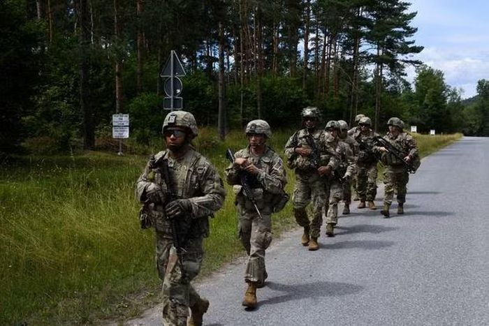 Tổng thư ký NATO lưu ý đến việc ông Hegseth đã rời cuộc họp cấp bộ trưởng chưa đầy hai giờ sau đó, phớt lờ cuộc gặp của nhóm liên lạc về Ukraine.
