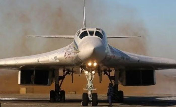 Kích thước này đủ để chứa các máy bay ném bom chiến lược Tu-95MS, máy bay ném bom chiến lược Tu-160 cũng như máy bay tiếp dầu Il-78.