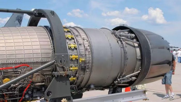 Loại động cơ này cũng đang trang bị cho máy bay chiến đấu F-16, máy bay tiêm kích F-15E Strike Eagle và máy bay tiêm kích F-15EX Eagle II của Mỹ.