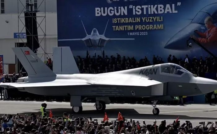 Chương trình Kaan trở nên đặc biệt quan trọng sau khi Thổ Nhĩ Kỳ bị loại khỏi dự án F-35 vì quyết định mua tổ hợp phòng không S-400 của Nga.