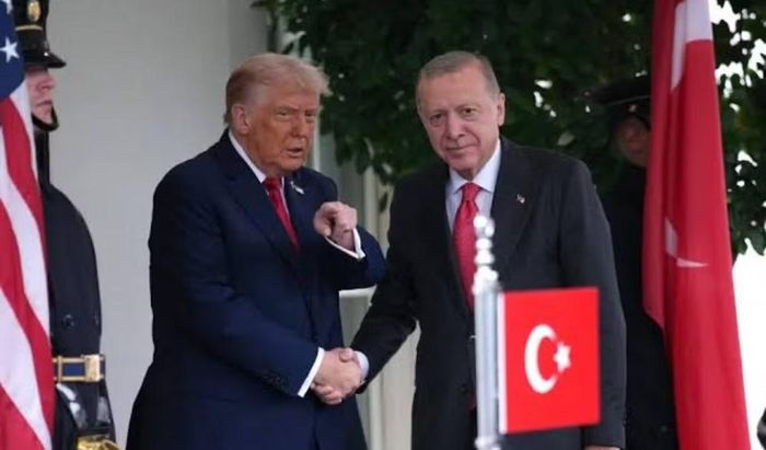 Trước thềm hội nghị thượng đỉnh NATO, ông Donald Trump được hỏi liệu Tổng thống Thổ Nhĩ Kỳ Recep Tayyip Erdogan có nhận được "món quà lớn" liên quan tới động cơ F110 và chương trình F-35 hay không.