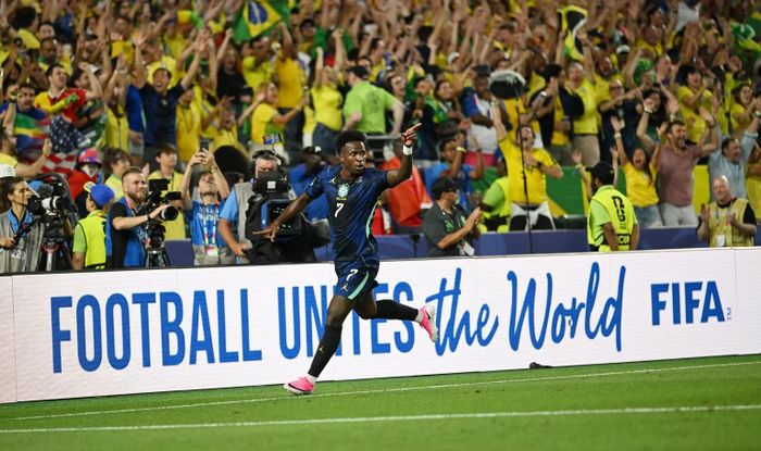  Vinicius và đồng đội Brazil không dễ bắt nạt người Nhật. Ảnh: FF. 