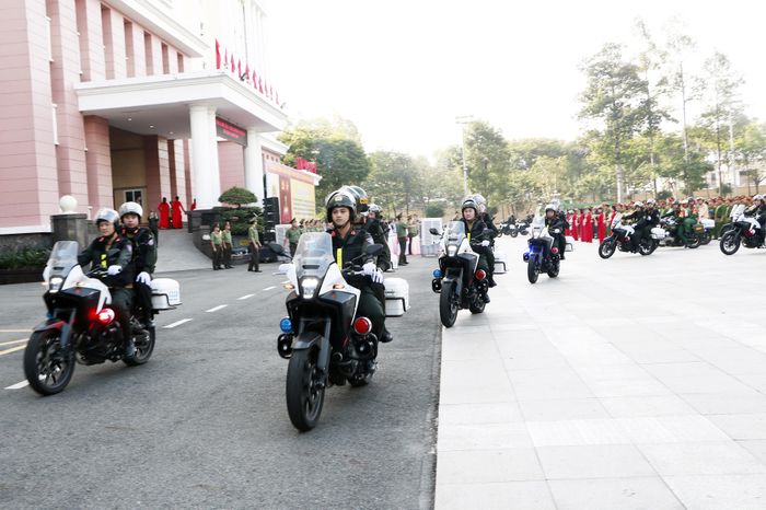  Công an TP.HCM ra quân thực hiện cao điểm phòng ngừa, phát hiện, ngăn chặn và trấn áp tội phạm, bảo đảm ANTT. Ảnh: LÊ ÁNH 