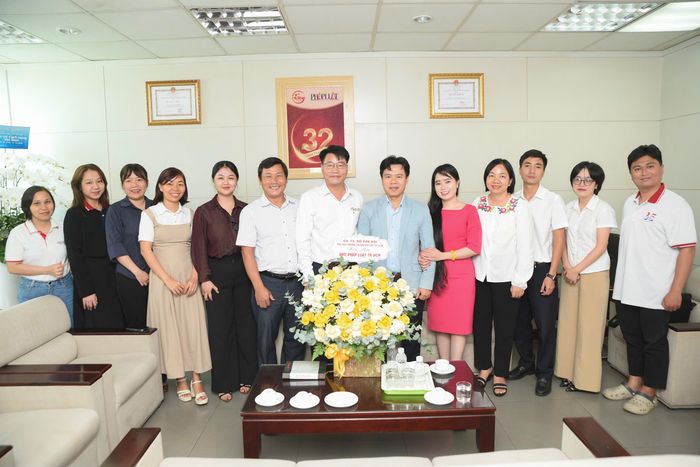  GS-TS Đỗ Văn Đại thăm Báo Pháp Luật TP.HCM ngày 22-6-2026. Ảnh: TRẦN LINH 