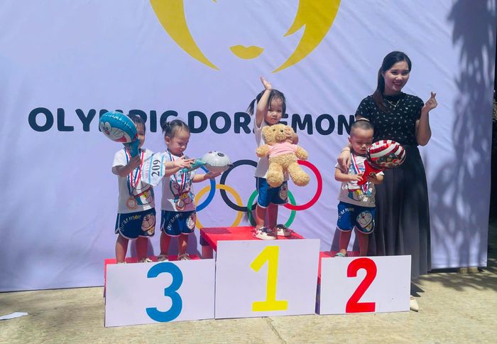  Em bé thường xuyên chạy bộ và tham gia các giải chạy bộ tại trường mầm non. Ảnh: MINH TRƯỜNG. 