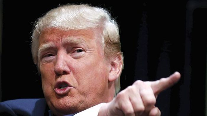  Tổng thống Donald Trump chỉ trích vụ tấn công của Iran vào tàu thuyền trên eo biển là “sự vi phạm ngu ngốc”. Ảnh: Reuters. 