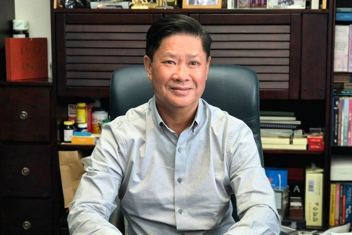  Ông Phạm Minh Thuận, Chủ tịch HĐQT FAHASA, thông tin TP.HCM tập trung khoảng 70% nguồn hàng sách cả nước. 