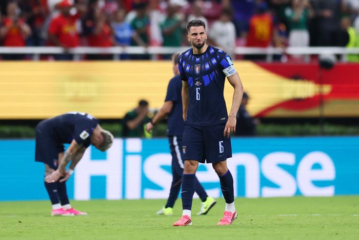  Bóng đá Uruguay cần một cuộc cải tổ toàn diện sau giải đấu. Chiếc ghế của HLV Bielsa cũng đang lung lay dữ dội. 