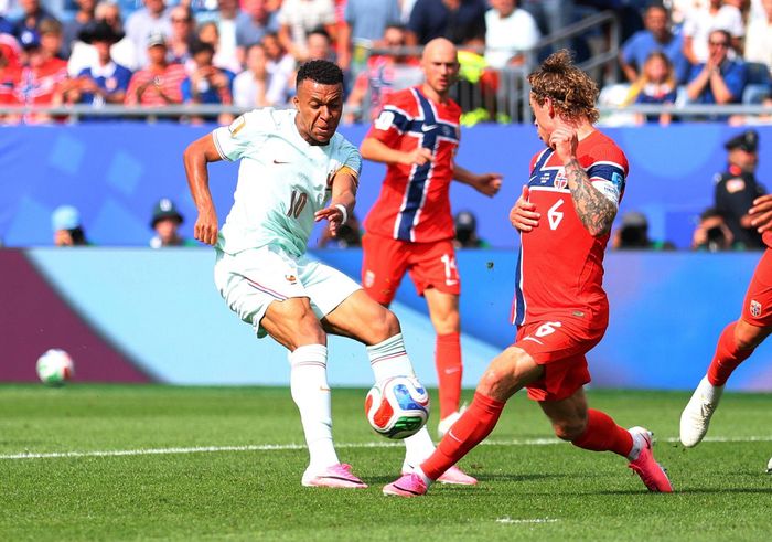  Mbappe và đồng đội gửi lời cảnh báo mạnh mẽ tới phần còn lại. 