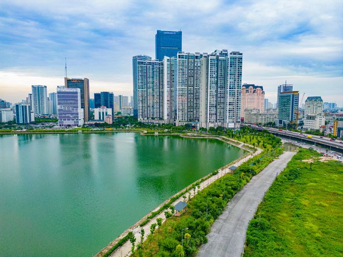  Mặt bằng giá căn hộ tại nhiều dự án cũ trên trục đường Phạm Hùng đang có xu hướng giảm. Ảnh: TN. 