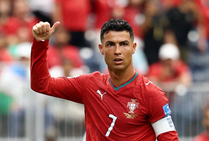  Ronaldo cởi bỏ áp lực sau chiến thắng trước Uzbekistan. Ảnh: Reuters. 