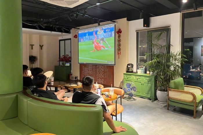  Khu vực máy chiếu ở tầng 2 tại quán cà phê của Hồ Lợi. Ảnh: Ucity Coffee. 