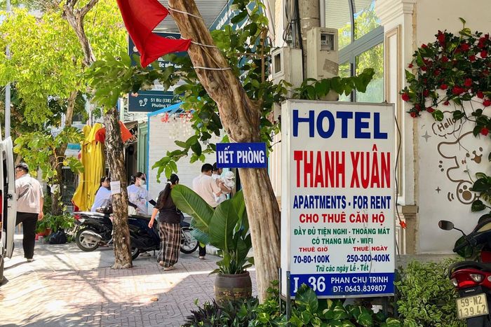  Nhiều khách sạn "cháy" phòng vào dịp cao điểm hè, ảnh chụp lúc 14h ngày 27/6. 