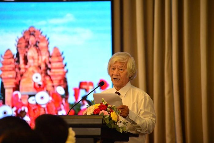 Tiến sĩ Phan Quốc Anh trình bày tham luận tại Hội thảo