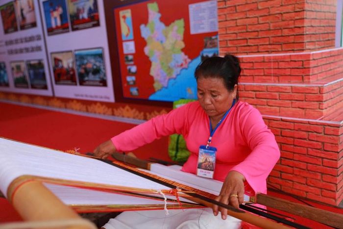 Nghề dệt của người Chăm