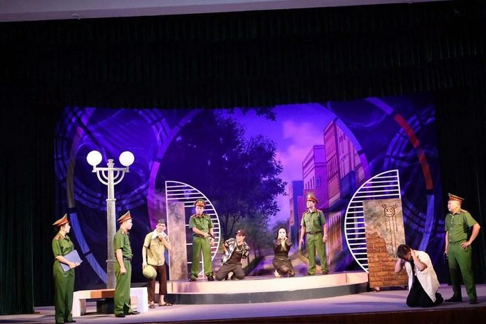 Đề cập tới một vấn đề xã hội thời sự là bước đi mạnh dạn của sân khấu chèo