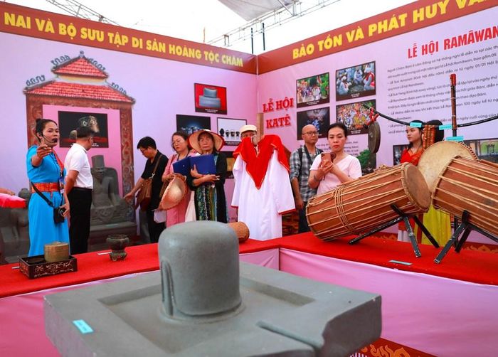 Hệ thống di sản văn hóa Chăm tỉnh Lâm Đồng đồ sộ biểu hiện trên nhiều lĩnh vực thuộc đời sống văn hóa xã hội, tôn giáo, tín ngưỡng