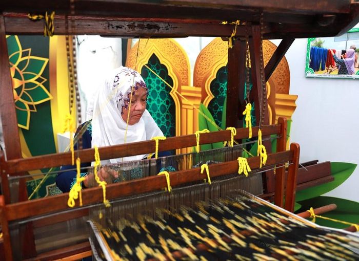 Nghề dệt thổ cẩm của dân tộc Chăm Islam tỉnh An Giang