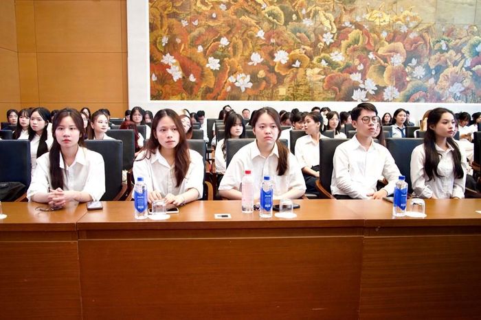 Các sinh viên ngành Báo chí-Truyền thông tham dự Diễn đàn